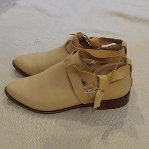 Kelli dagger ankle booties